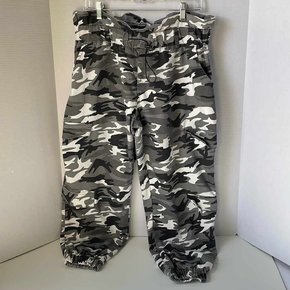 V.I.P.  Women's Size 14 Pants   Camouflage  Cargo Black/White